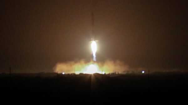 Возвращение ускорителей ракеты Falcon Heavy на мыс Канаверал, Флорида