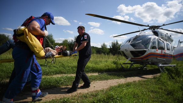 Эвакуация пострадавшей на многоцелевом вертолете Eurocopter EC145 в рамках учений в Москве