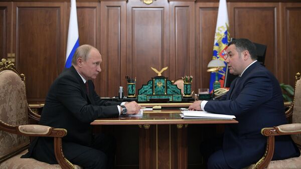 Президент РФ Владимир Путин и губернатор Тверской области Игорь Руденя во время встречи. 25 июня 2019