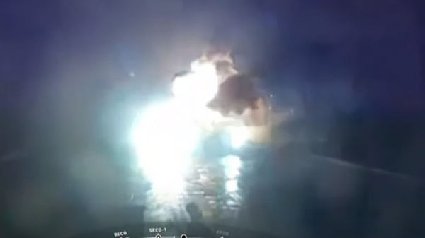 Опубликовано видео взрыва центральной ступени ракеты Falcon Heavy при посадке