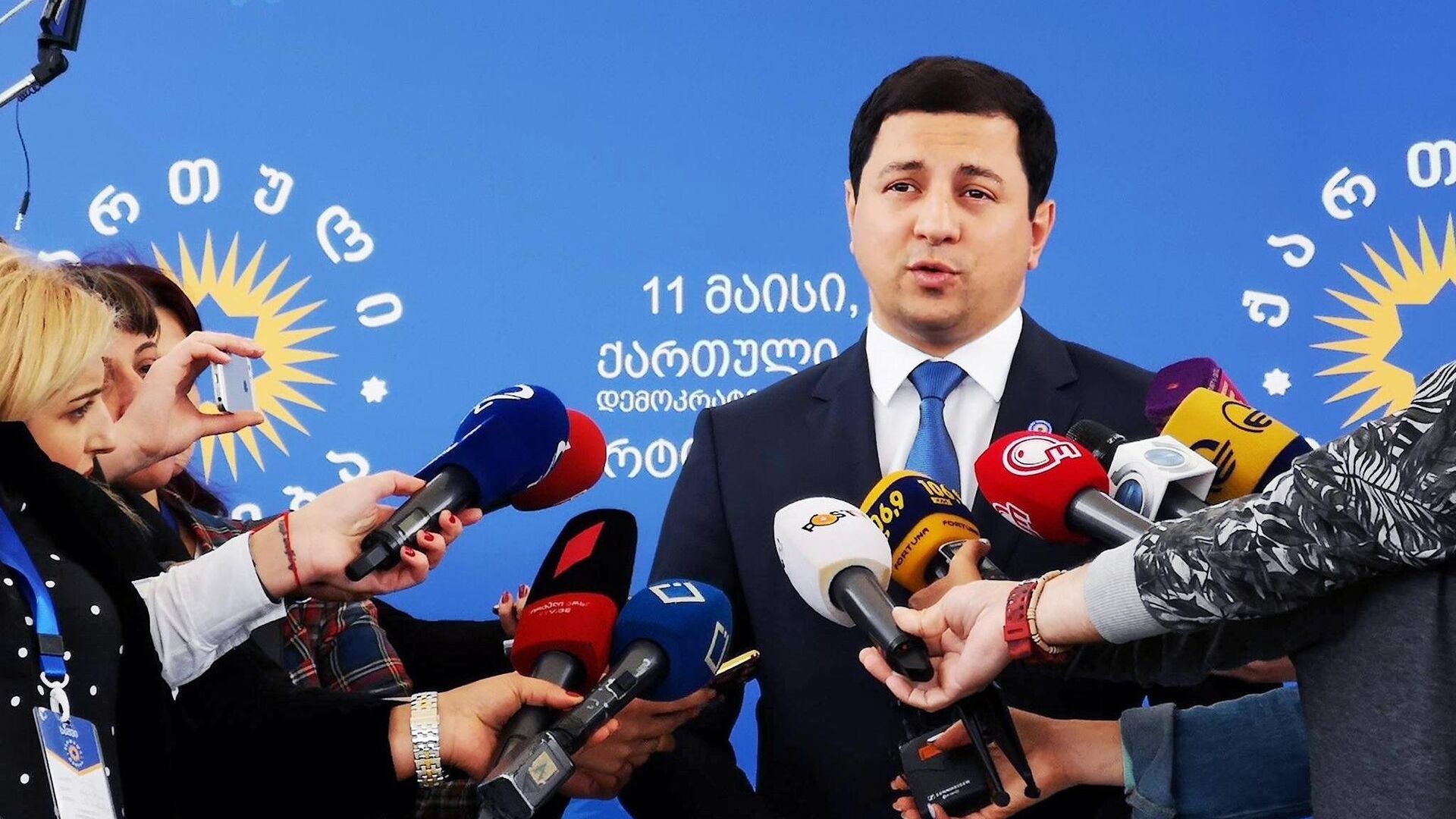 Кандидат в председатели парламента Грузии Арчил Талаквадзе во время пресс-подхода. 25 июня 2019 - РИА Новости, 1920, 24.04.2021