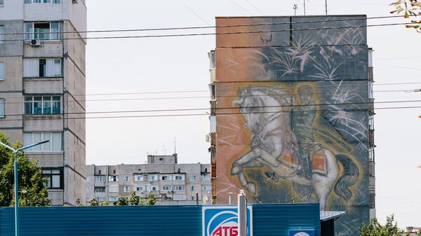 Граффити на торце жилого дома на проспекте Жукова в Харькове