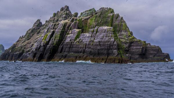 Скалистый остров-утес Скеллиг-Майкл в Ирландии