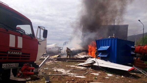 Самолет Ан-24 совершил аварийную посадку в Нижнеангарске. Стоп-кадр с видео, предоставленного МЧС РФ