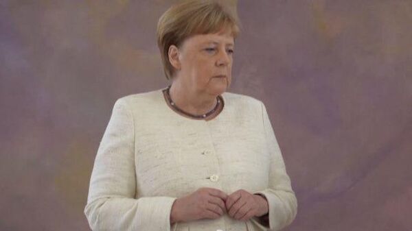 Снова стало плохо: Меркель почувствовала недомогание на официально встрече