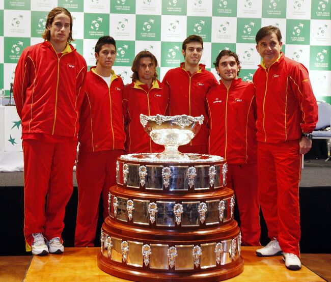 Сборная Испании по теннису на фоне Кубка Дэвиса перед финалом