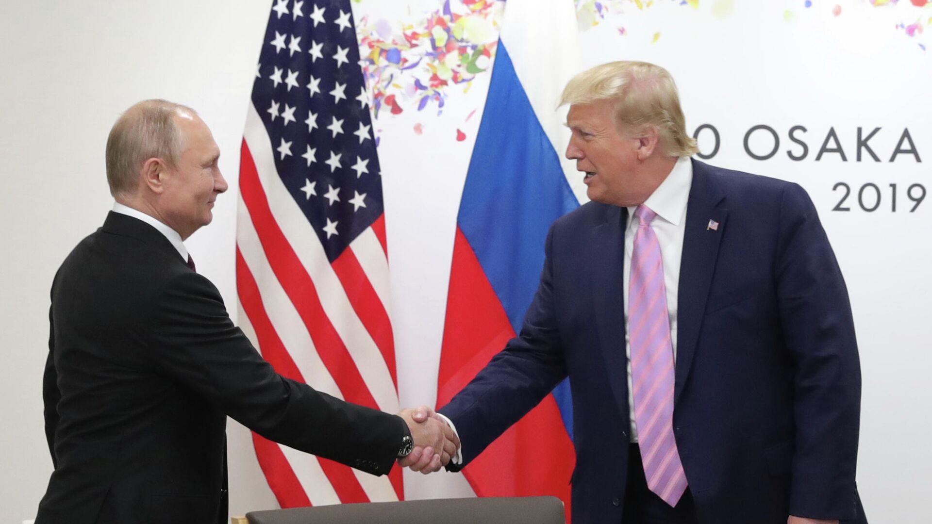 Президент РФ Владимир Путин и президент США Дональд Трамп на полях саммита Группы двадцати в Осаке. 28 июня 2019 - РИА Новости, 1920, 16.09.2023