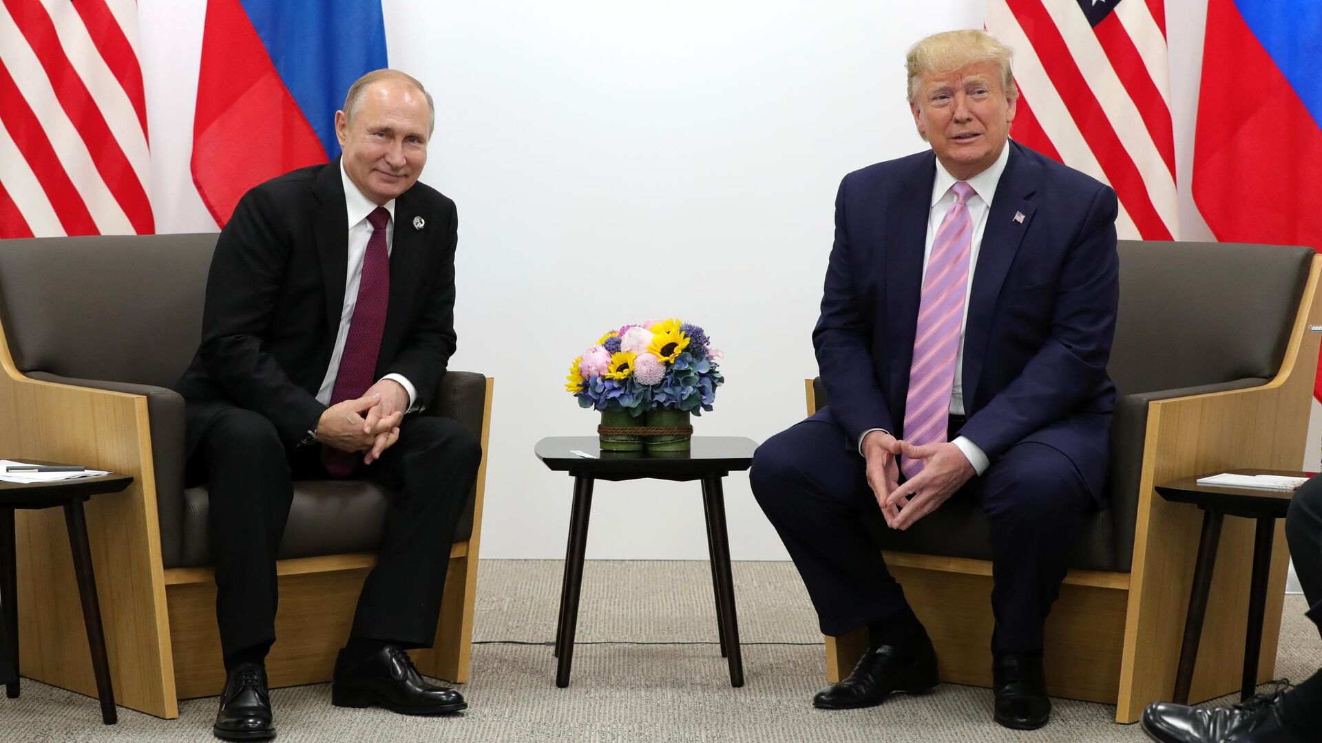 Владимир Путин и Дональд Трамп на полях саммита G20. 28 июня 2019 - РИА Новости, 1920, 19.03.2024