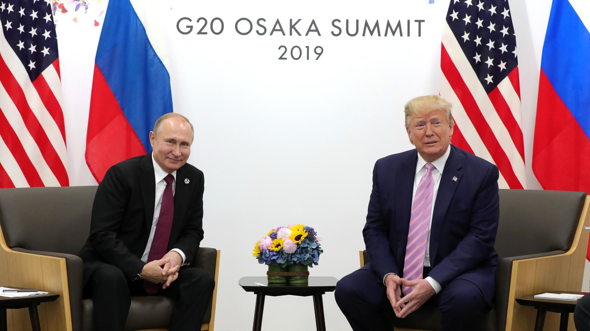 Владимир Путин и Дональд Трамп на полях саммита G20. 28 июня 2019 - РИА Новости, 1920, 19.03.2024