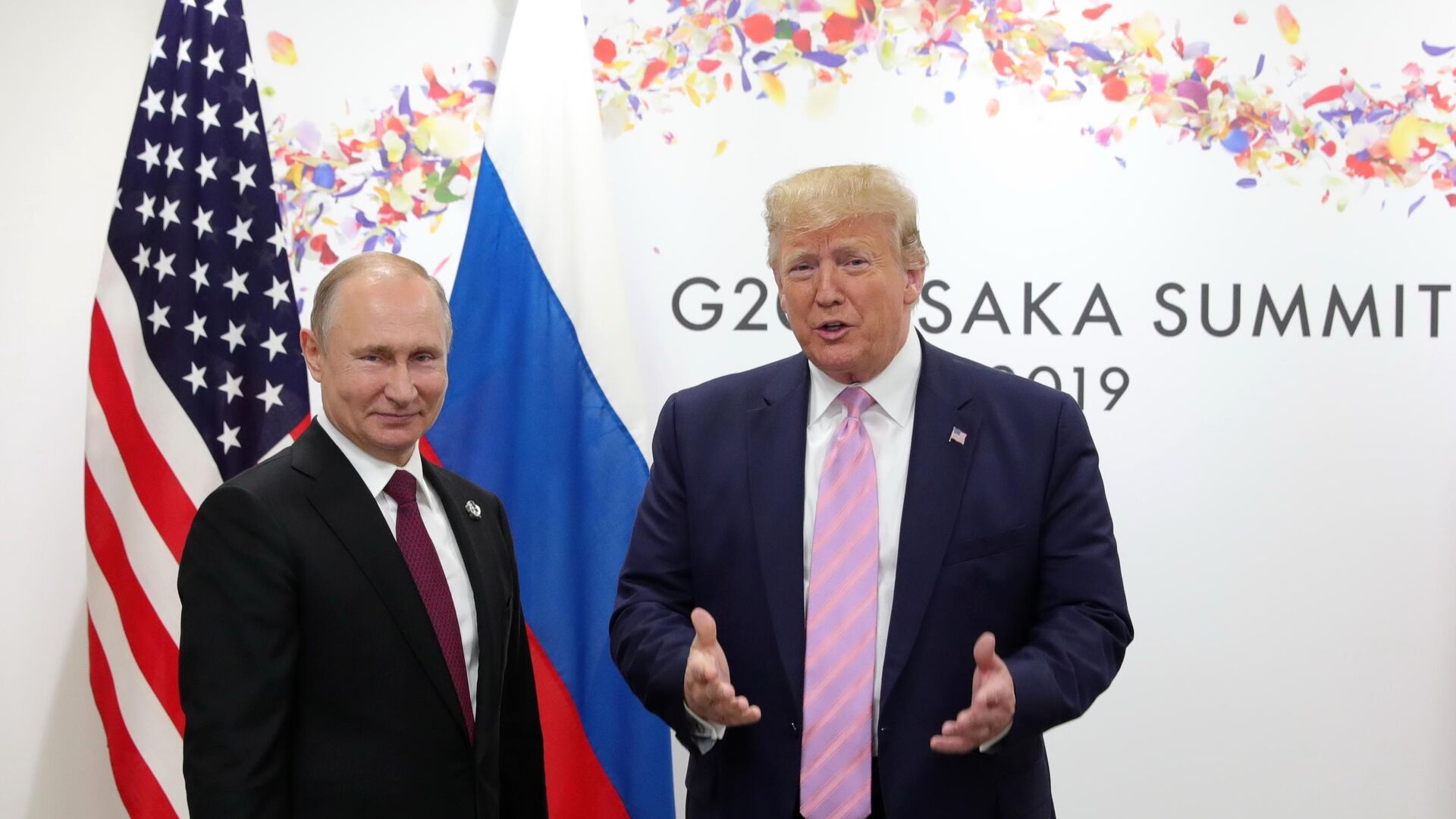 Президент РФ Владимир Путин и президент США Дональд Трамп на полях саммита Группы двадцати в Осаке. 28 июня 2019 - РИА Новости, 1920, 17.12.2021