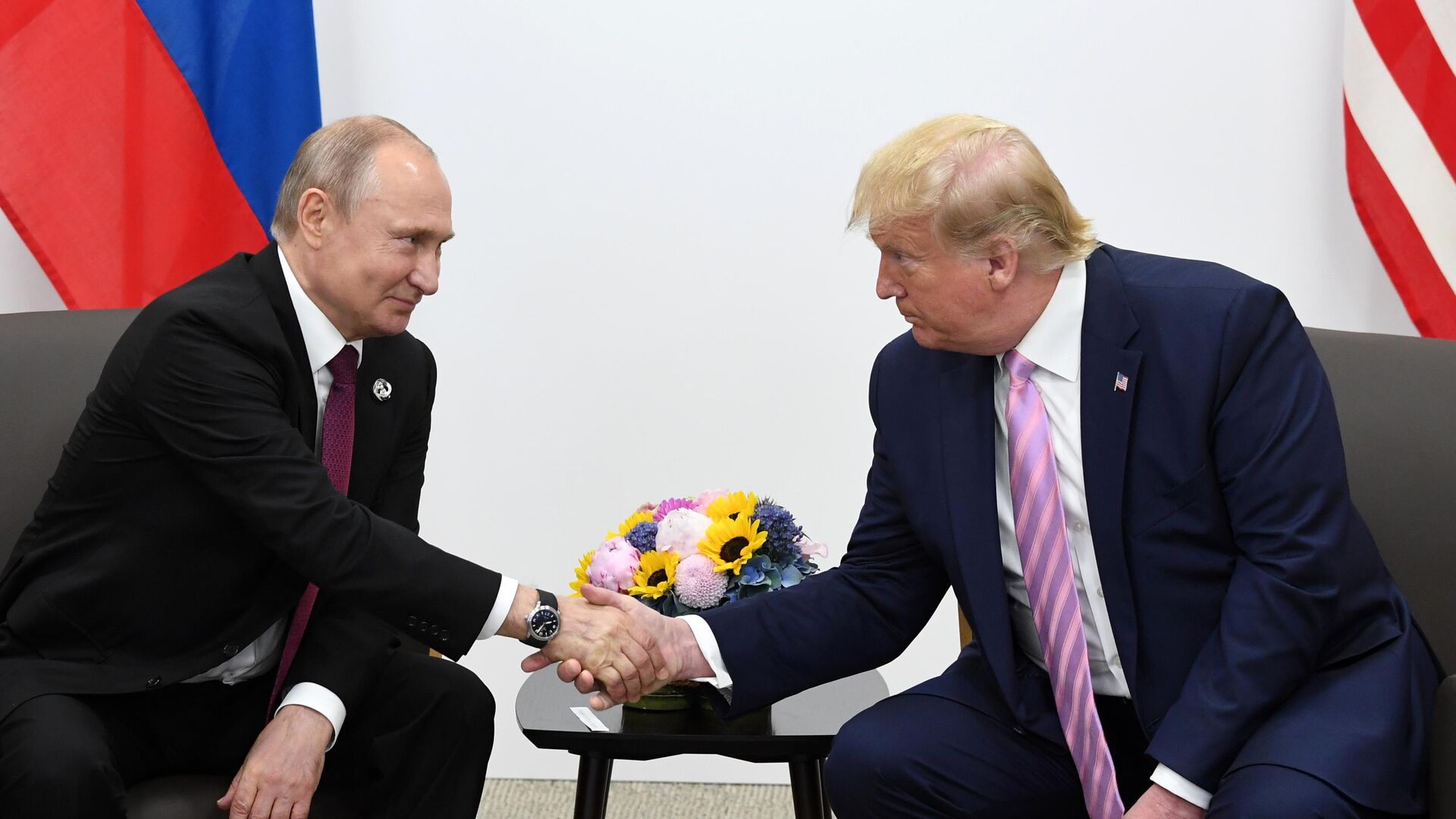 Президент РФ Владимир Путин и президент США Дональд Трамп на полях саммита Группы двадцати в Осаке. 28 июня 2019 - РИА Новости, 1920, 12.06.2021