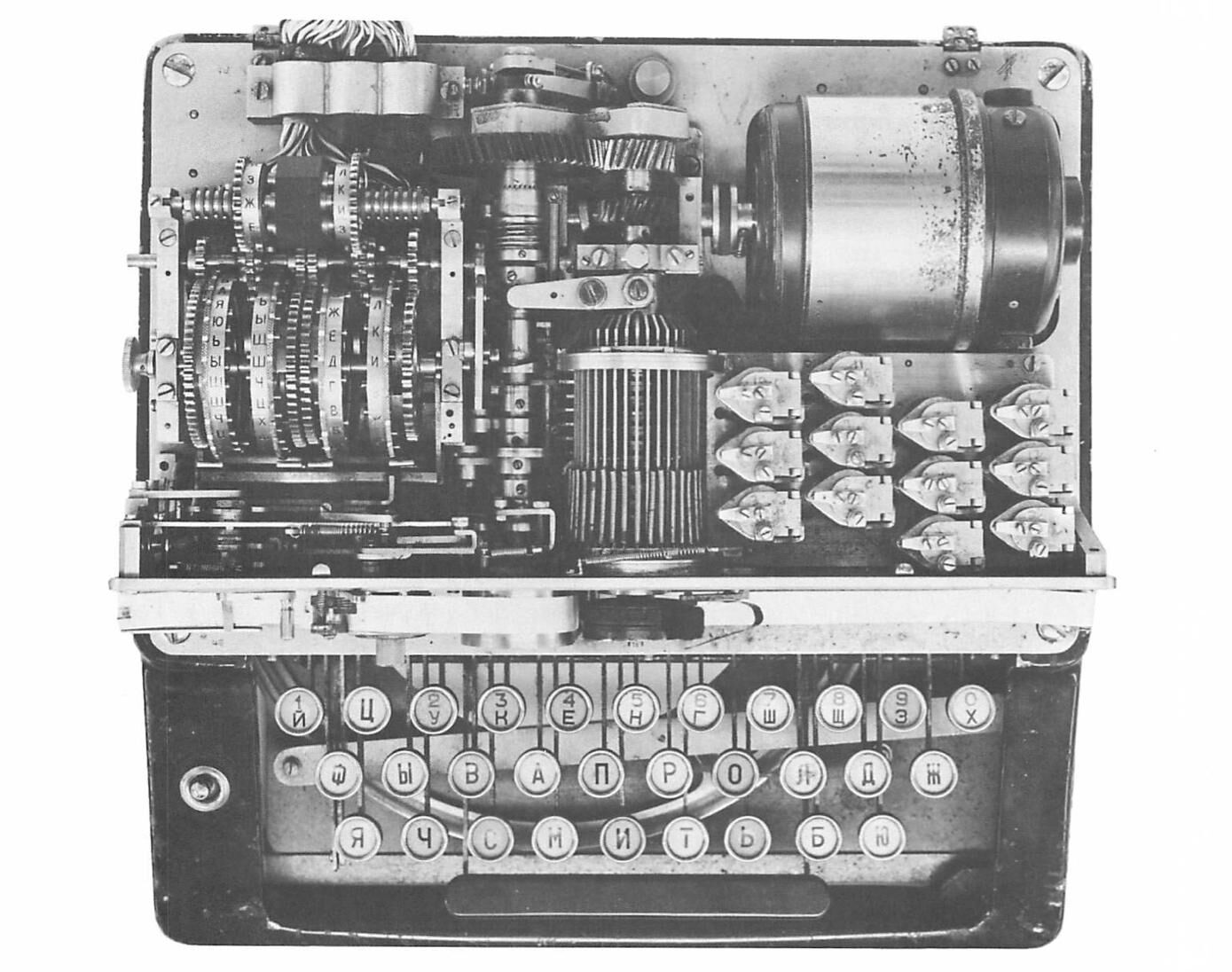 Шифровальная машина К-37 Кристалл - РИА Новости, 1920, 12.04.2022