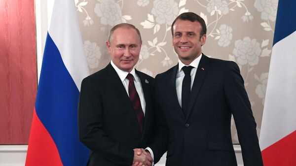 Президент РФ Владимир Путин и президент Франции Эммануэль Макрон во время встречи на полях саммита Группы двадцати в Осаке. 28 июня 2019