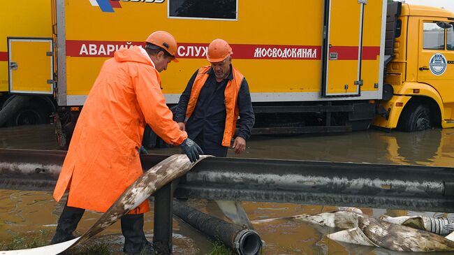 Ликвидация последствий ливневых дождей в районе аэропорта Шереметьево. 28 июня 2019