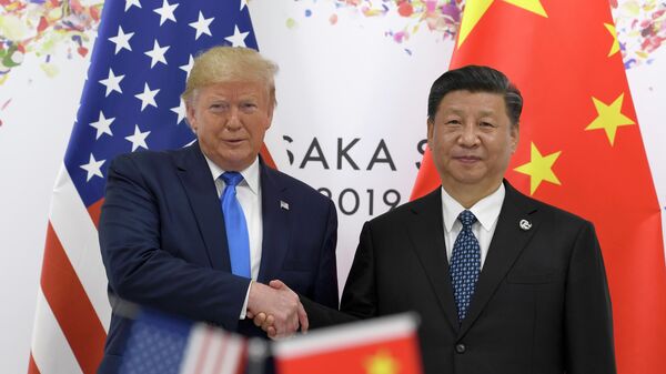 Президент США Дональд Трамп и председатель КНР Си Цзиньпин в ходе встречи на саммите G20 в Осаке. 29 июня 2019