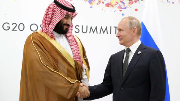 Президент РФ Владимир Путин и наследный принц Саудовской Аравии, министр обороны королевства Саудовская Аравия Мухаммед бен Сальман аль Сауд во время встречи на полях Группы двадцати. 29 июня 2019