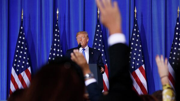 Президент США Дональд Трамп выступает во время пресс-конференции в Осаке, Япония