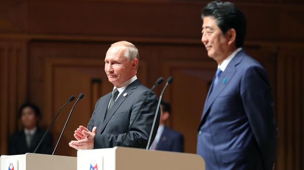 Президент РФ Владимир Путин и премьер-министр Японии Синдзо Абэ в Осаке. 29 июня 2019