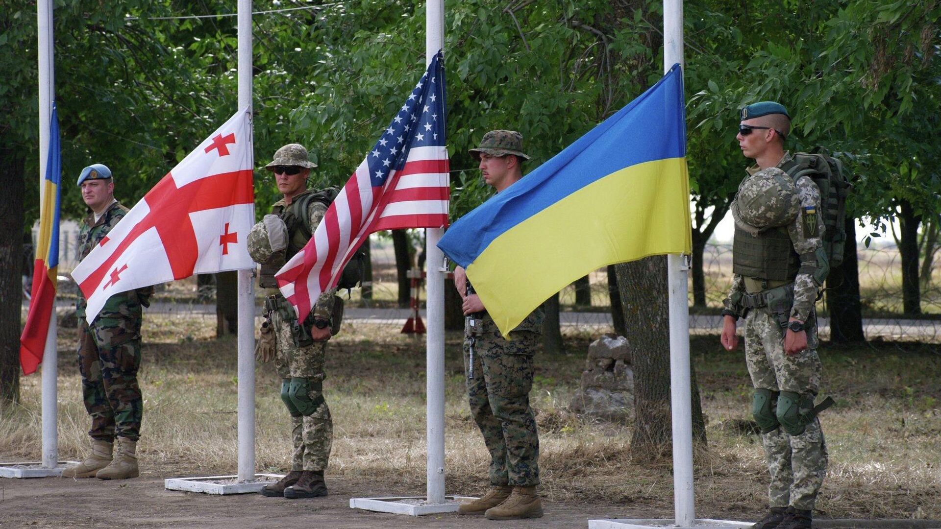 Военнослужащие Молдавии, Грузии, США и Украины во время торжественного построения на учениях Sea Breeze-2019 в Одессе, Украина - РИА Новости, 1920, 18.05.2021