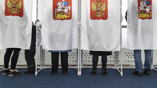 Избиратели во время голосования