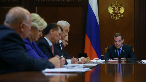 Председатель правительства РФ Дмитрий Медведев проводит совещание о росте доходов россиян. 1 июля 2019