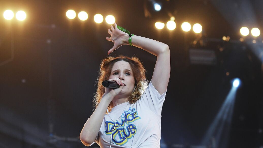 Отек Квинке сорвал концерт Монеточки*