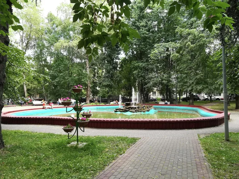 Фонтан во дворе дома по адресу Гирмау, 16