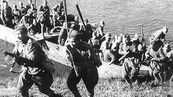 Подразделение 3-го Белорусского фронта форсирует реку Лучеса. Июнь 1944 г