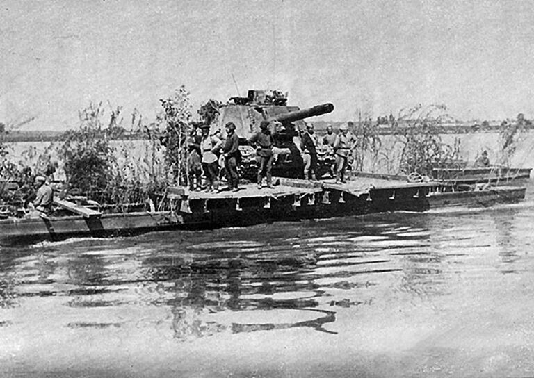 Река Висла. Переправа танков. 1944 г Река Висла. Переправа танков. 1944 г