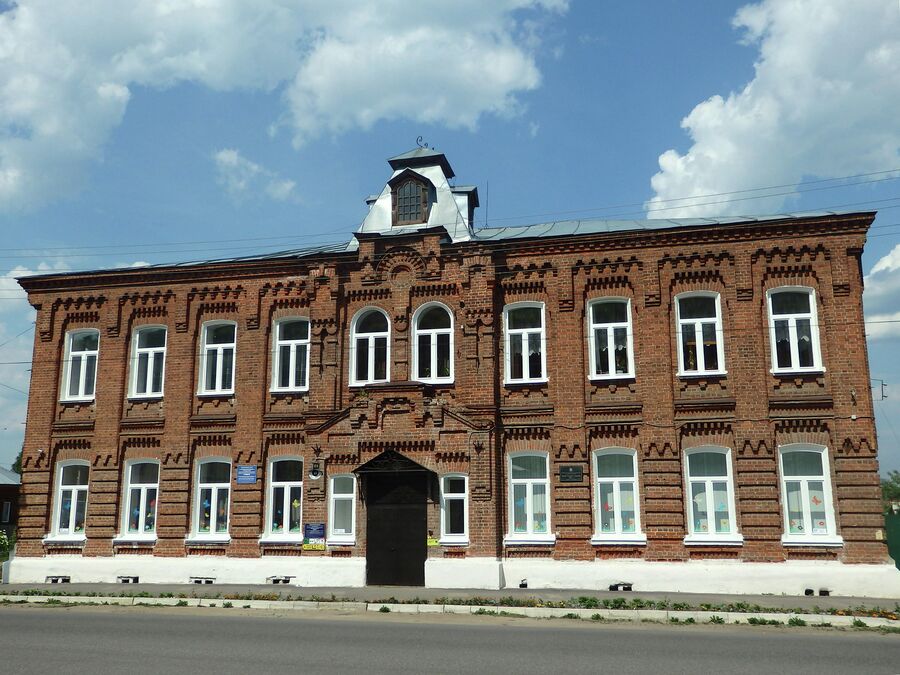 Здание женской гимназии. Гороховец 