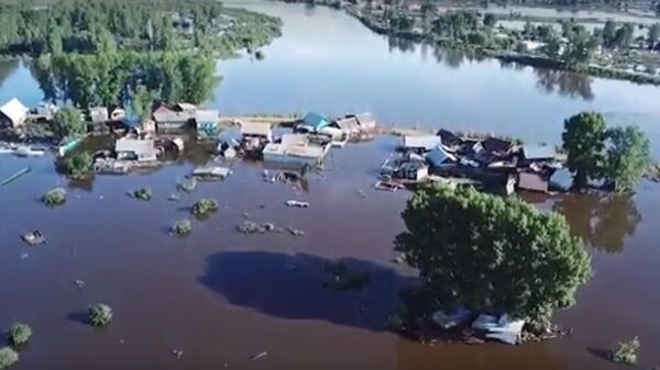 Последствия паводка в Иркутской области сняли с беспилотника