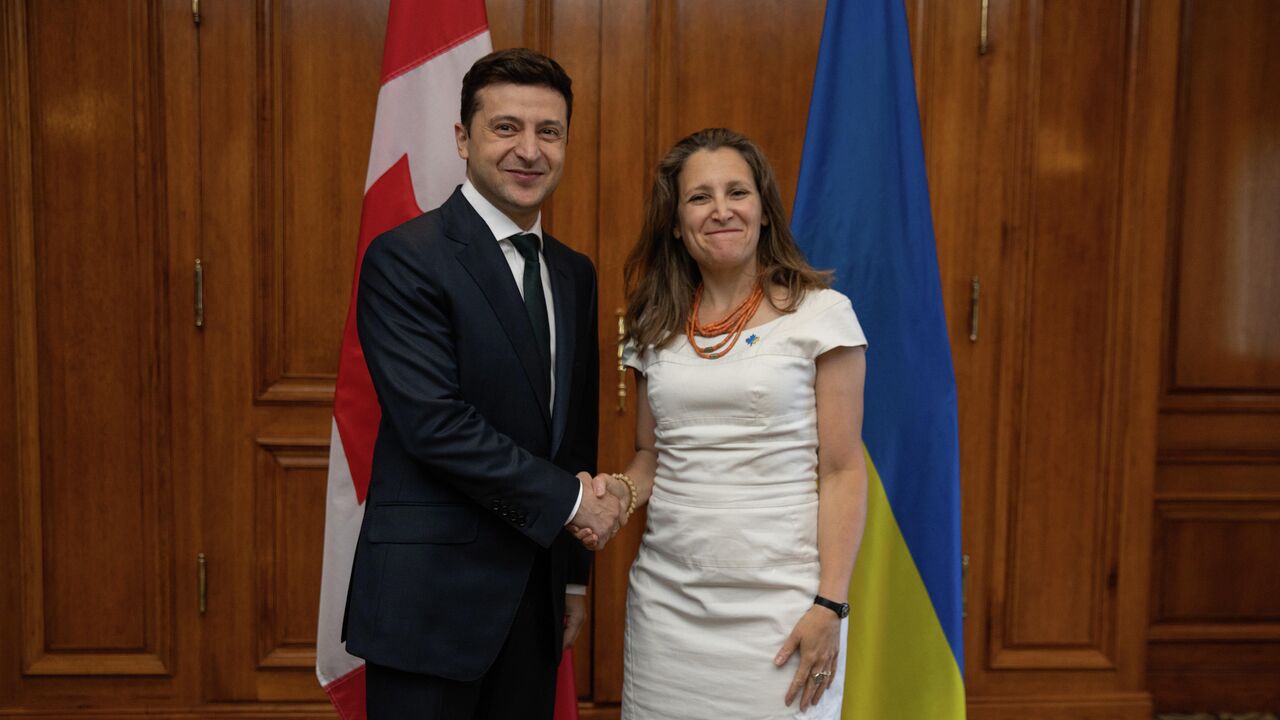 Вице-премьер Канады опубликовала фото с лозунгом украинских националистов