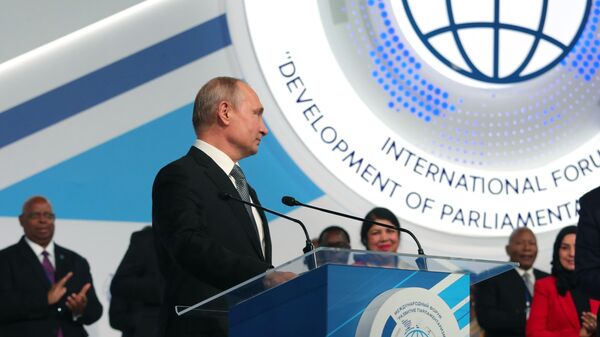  Владимир Путин выступает на втором Международном форуме Развитие парламентаризма. 3 июля 2019