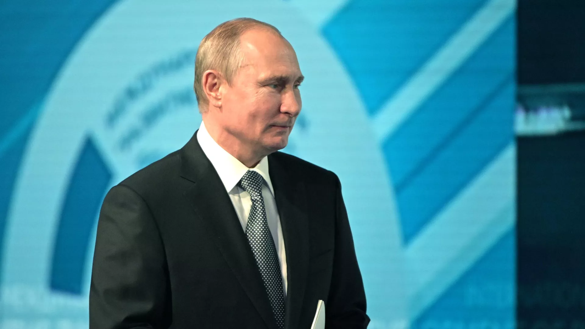 Владимир Путин после выступления на втором Международном форуме Развитие парламентаризма. 3 июля 2019 - РИА Новости, 1920, 17.06.2025