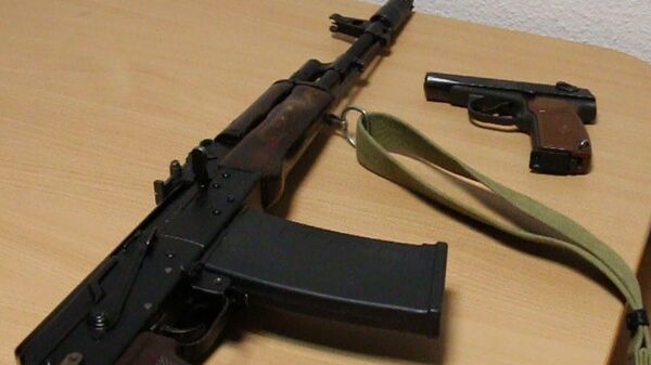 Оружие изъятое у участников стрельбы в ТРЦ Кристалл в Тюмени