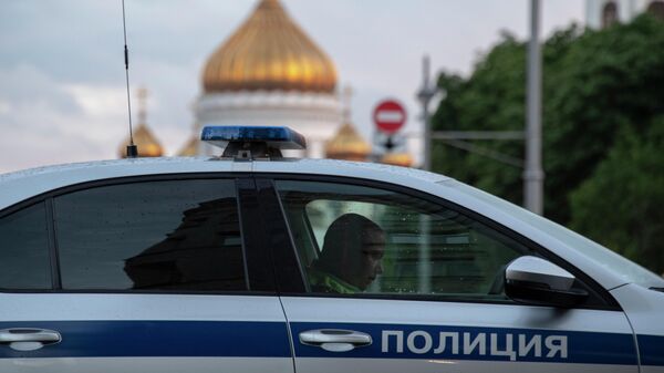 Автомобиль полиции на улице Волхонке в Москве