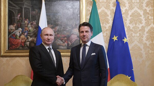  Президент РФ Владимир Путин и председатель Совета министров Италии Джузеппе Конте во время встречи во дворце Киджи в Риме. 4 июля 2019