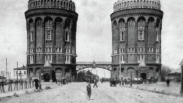 Репродукция открытки 1900 года с видом водонапорных башен у Крестовской заставы