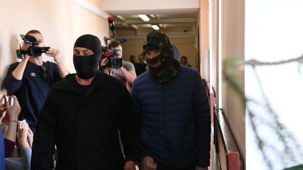 Задержанный Федеральной службой безопасности Александр Воробьев (справа на первом плане) в Лефортовском суде Москвы