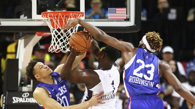 Игровой момент матча летней лиги НБА Нью-Орлеан Пеликанс - Нью-Йорк Никс