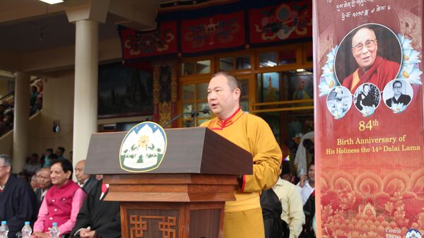 Представитель Далай-ламы в России, странах СНГ и Монголии, верховный лама Калмыкии Тэло Тулку Ринпоче на торжествах в честь 84-летия Далай-ламы в главном буддийском храме Дхарамсалы
