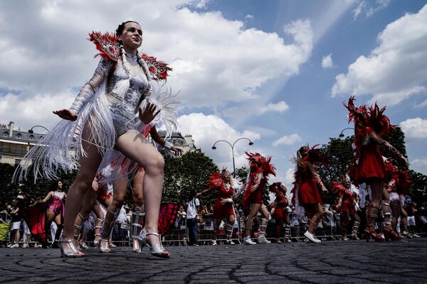 Тропический карнавал в Париже