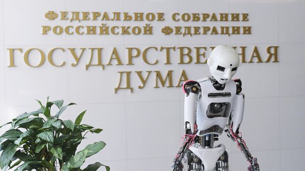 Робот Теспиан в холле Государственной Думы РФ.  8 июля 2019