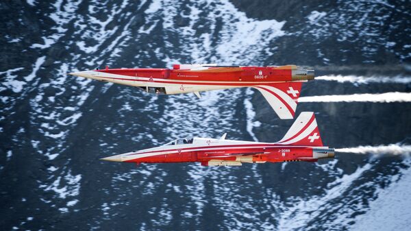 Выступление швейцарской пилотажной группы Patrouille Suisse