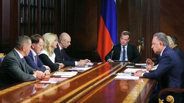 Председатель правительства России Дмитрий Медведев проводит совещание с вице-премьерами правительства России. 8 июля 2019