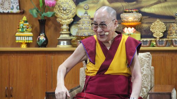 Далай-лама на Международной конференции Образование человека в 3-м тысячелетии с философами образования и педагогами в его резиденции в Дхарамсале