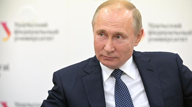 Президент РФ Владимир Путин на встрече со студентами и аспирантами во время посещения Уральского федерального университета имени Б.Н.Ельцина в Екатеринбурге. 9 июля 2019