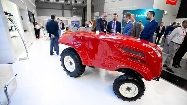 Прототип беспилотного трактора на международной промышленной выставке ИННОПРОМ-2019 в Екатеринбурге