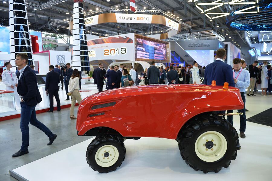 Беспилотный трактор на международной промышленной выставке ИННОПРОМ-2019