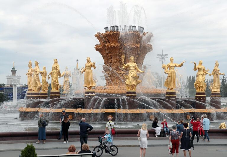 Фонтан Дружба народов на ВДНХ в Москве Фонтан Дружба народов на ВДНХ в Москве